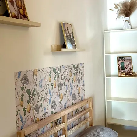 Leaning Tower Free Parking Self Check In Vendégház